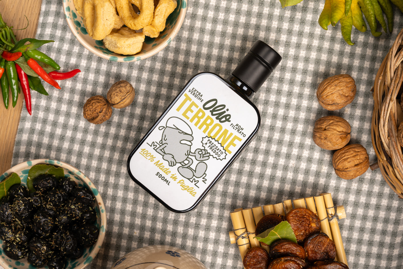 Olio Terrone su tavola imbandita